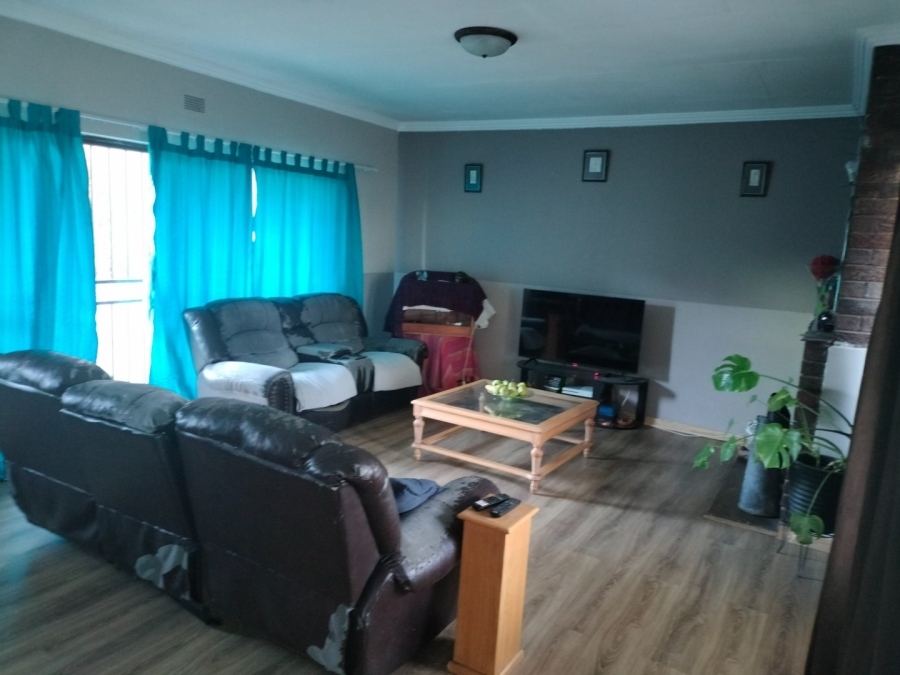 To Let 3 Bedroom Property for Rent in Wilgehof Free State